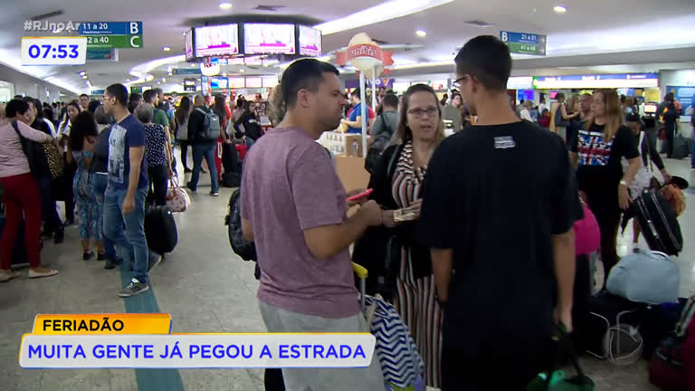 Feriado prolongado aumenta movimentação na rodoviária Novo Rio - R7