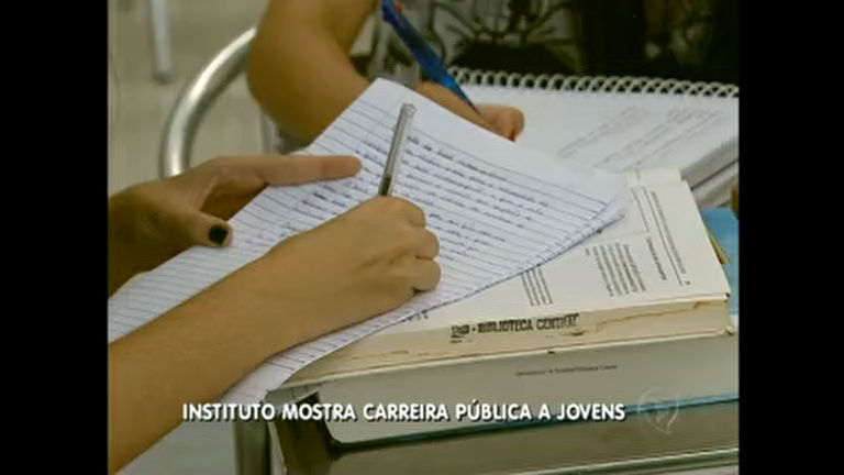 Vídeo: Instituto mostra carreira pública para jovens do DF