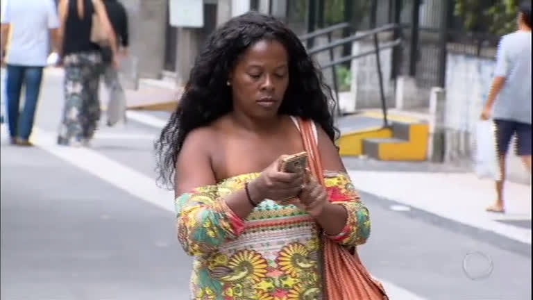 Vídeo: Pesquisa alerta: postura inadequada ao usar o celular pode gerar dor no pescoço