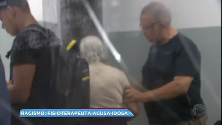 Vídeo: Senhora de 77 anos é acusada de racismo por fisioterapeuta