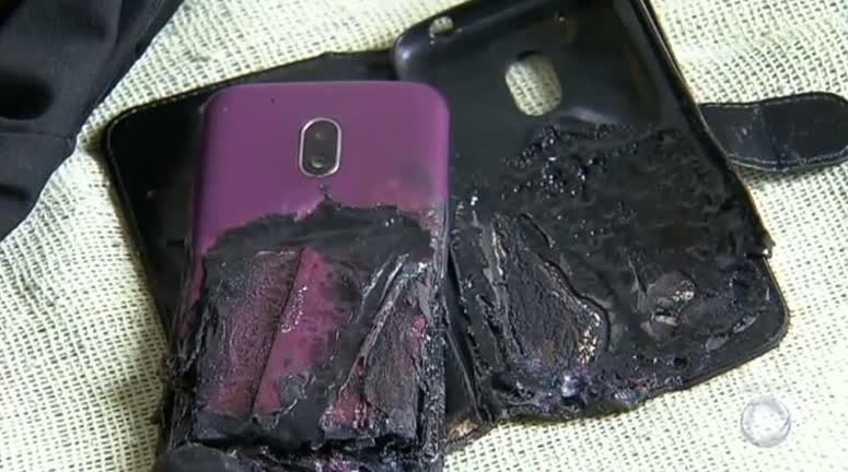 Vídeo: Homem sofre queimaduras em explosão de celular
