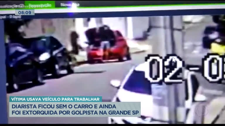 Vídeo: Mulher tem carro roubado e ainda é extorquida por golpistas