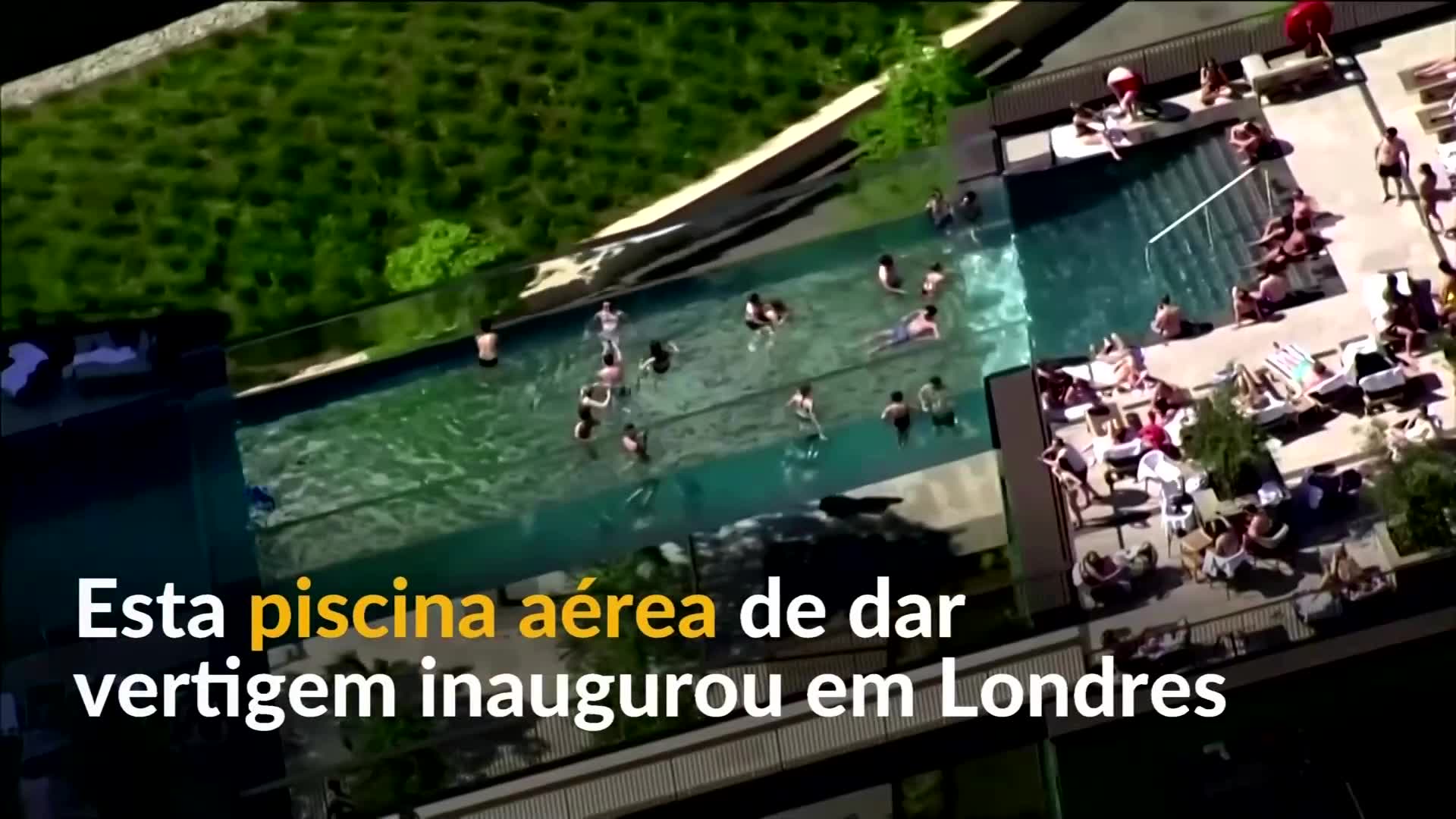 Vídeo: Piscina aérea com 30 metros de altura é inaugurada em Londres