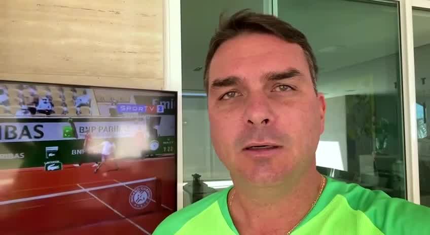 Vídeo: Para Flávio Bolsonaro, Globo e Tite tentam politizar Copa América