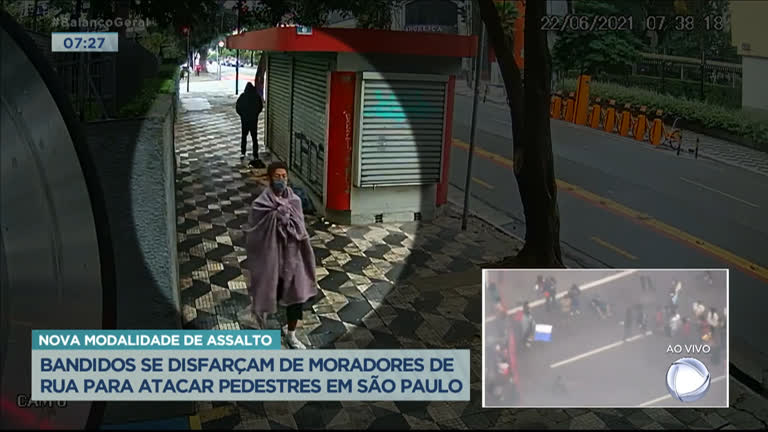 Vídeo: Bandidos se disfarçam de moradores de rua para atacar pedestres em SP