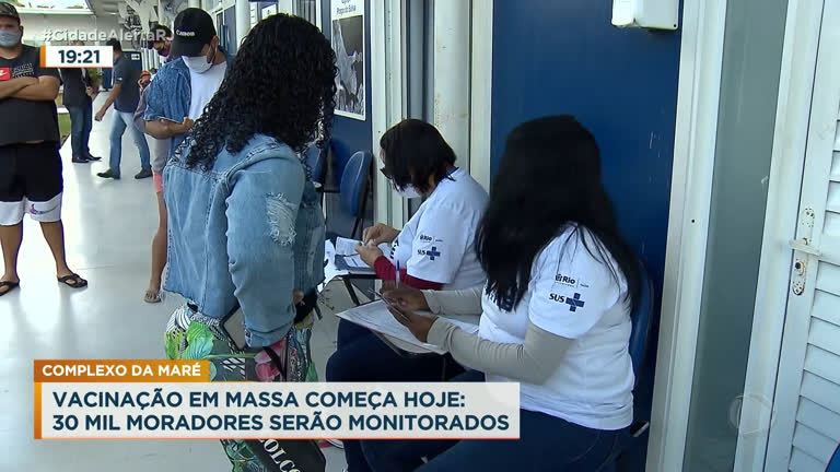 Vídeo: Covid-19: adultos começam a ser vacinados em massa na Maré (RJ)