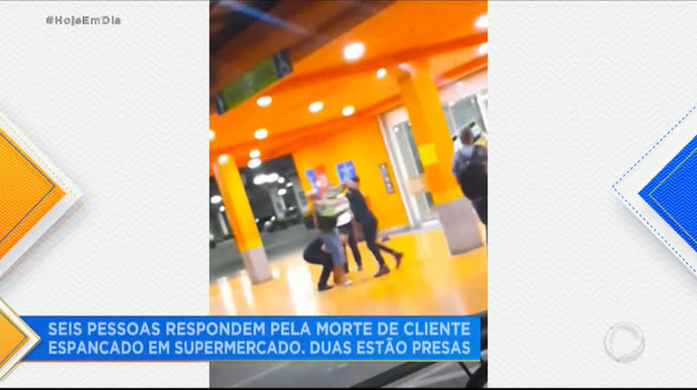 Vídeo: Polícia faz reprodução simulada de morte de cliente em supermercado de Porto Alegre