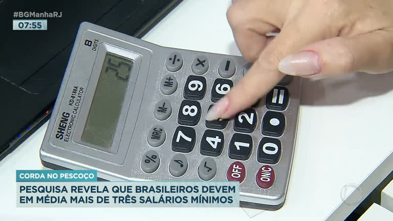 Vídeo: Pesquisa revela que brasileiro deve cerca de três salários mínimos