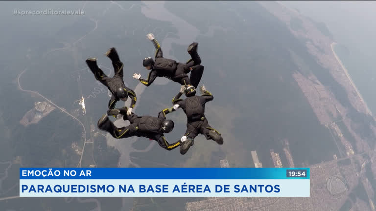 Vídeo: Campeonato de Paraquedismo na Base Aérea de Santos