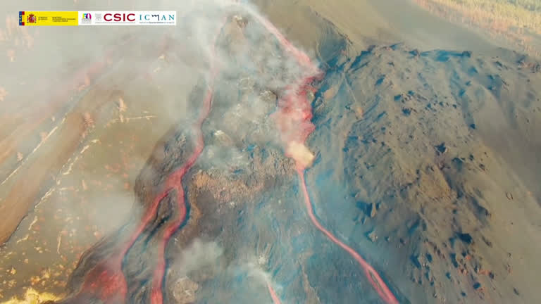 Vídeo: Drone sobrevoa cratera do vulcão Cumbre Vieja, em La Palma