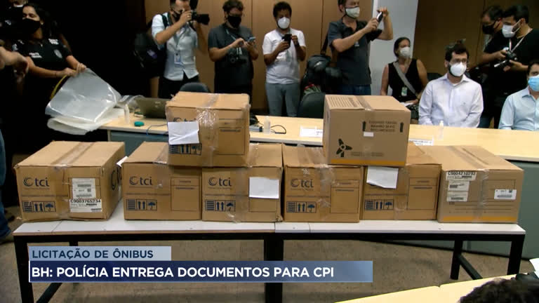 Vídeo: Polícia Civil entrega documentos da BHTrans para membros da CPI