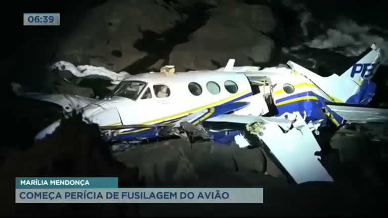 Vídeo: Perícia na fusilagem do avião de Marília Mendonça começa no Rio de Janeiro