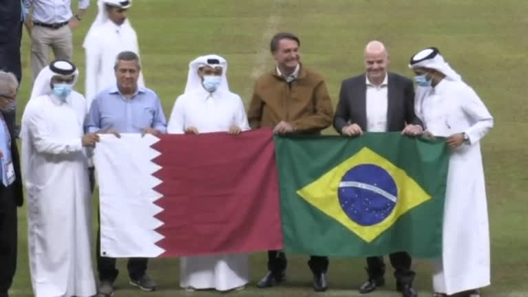 Vídeo: Bolsonaro visita estádio da final e defende Copa a cada dois anos