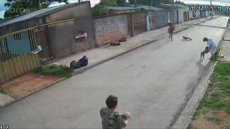 Vídeo: Crianças são atacadas por pitbull em Águas Lindas de Goiás