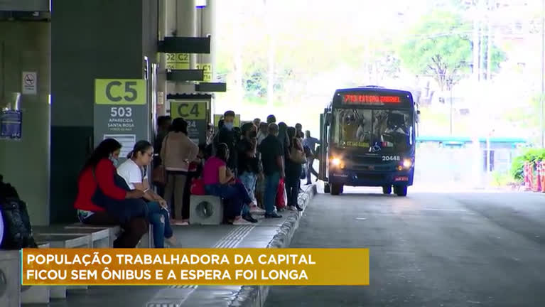 Vídeo: Usuários enfrentam longa espera nos pontos de ônibus de BH