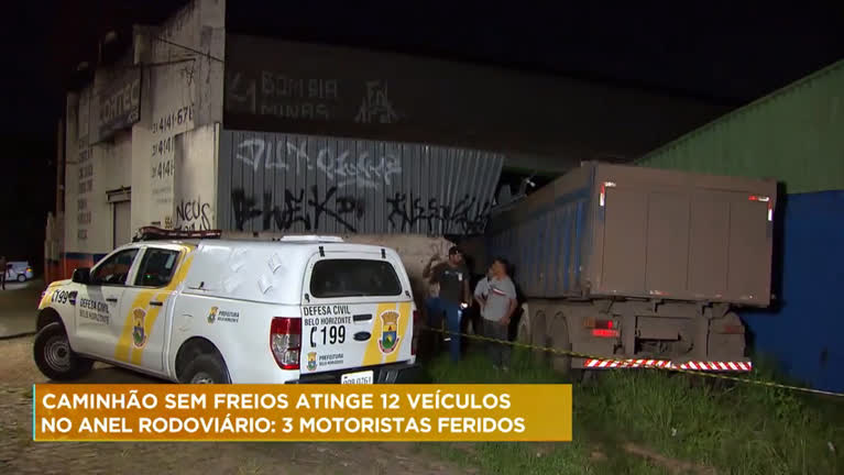 Vídeo: Caminhão perde os freios e atinge 12 veículos no Anel Rodoviário