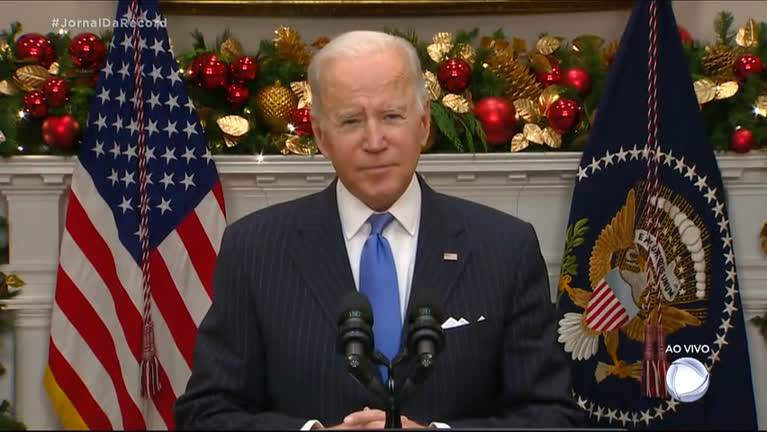 Vídeo: Biden afirma que EUA não vão impor novas medidas restritivas para conter variante ômicron