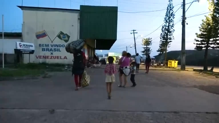 Vídeo: Conteúdo Extra : conheça família venezuelana que vive nas ruas após vir para o Brasil