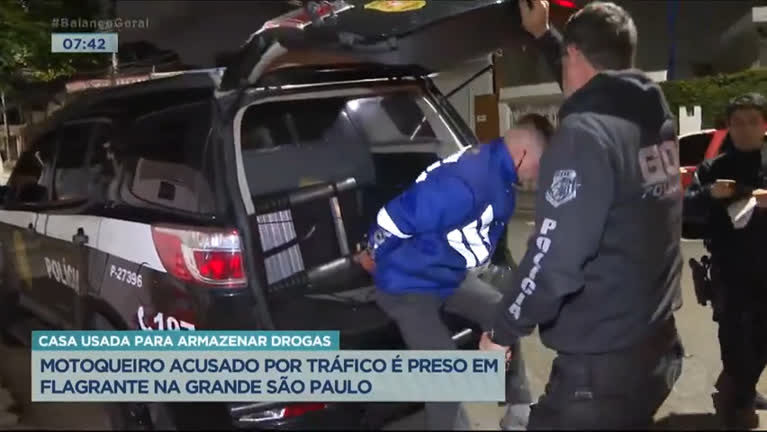 Vídeo: Motoqueiro acusado por tráfico é preso em flagrante na Grande São Paulo