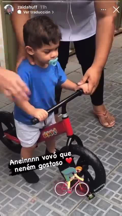 Vídeo: Mãe de Murilo Huff posta vídeo fofo do neto andando de bicicleta