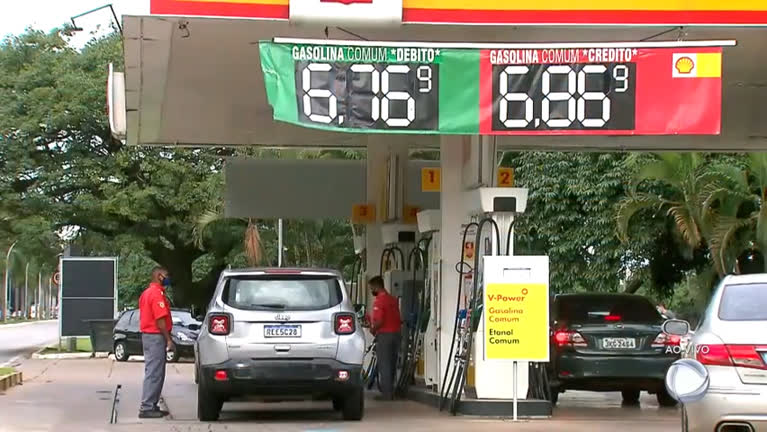 Vídeo: Redução no preço da gasolina é garantida apenas nas refinarias da Petrobras