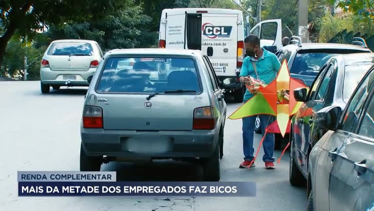 Vídeo: Mais da metade dos brasileiros empregados faz “bicos” para sobreviver