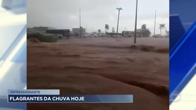 Vídeo: Chuvas em Valparaíso causam prejuízos após arrastarem carros