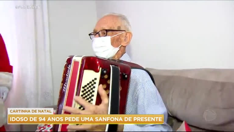 Vídeo: Idoso de 94 anos pede uma sanfona para o Papai Noel