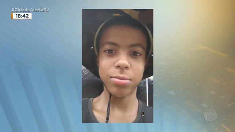 Vídeo: Bombeiros procuram menino de 13 anos que desapareceu após pular em rio