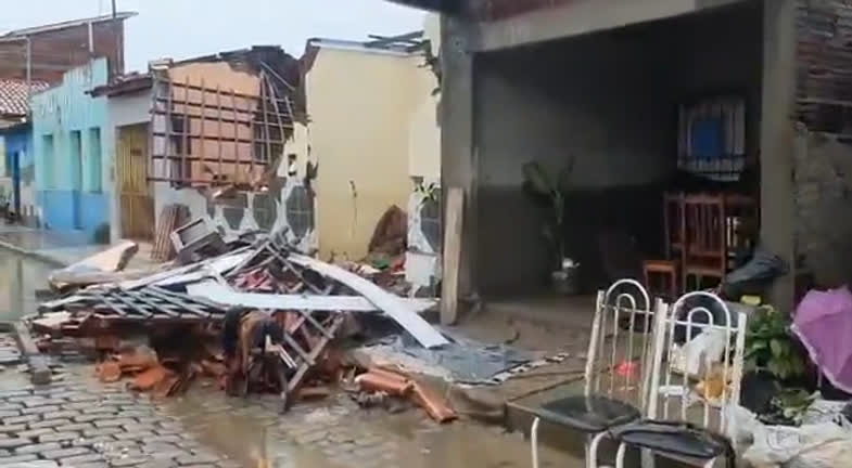 Vídeo: Vídeo mostra casas destruídas pela chuva em Itambé (BA)