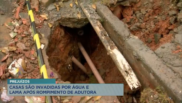 Vídeo: Casas são invadidas por água e lama após rompimento de adutora