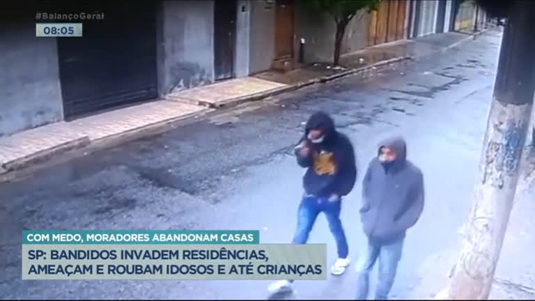 Vídeo: Bandidos invadem casas e atormentam moradores na zona sul de SP