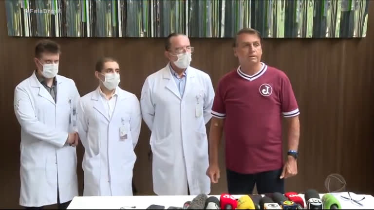 Vídeo: Bolsonaro deixa hospital onde estava internado em São Paulo