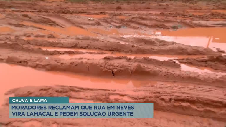 Vídeo: Chuva transforma rua de Ribeirão das Neves (MG) em lamaçal