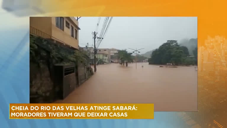 Vídeo: Cheia do rio atinge Sabará (MG) e moradores deixam casas