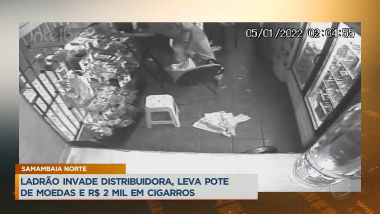Vídeo: Ladrão invade distribuidora, leva moedas e R$ 2 mil em cigarros