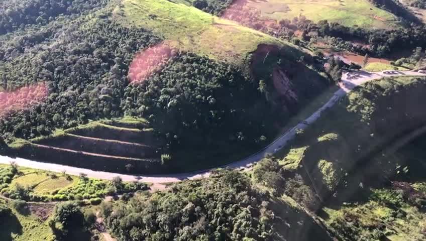Vídeo: Imagens aéreas mostram interdição na BR-381
