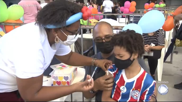 Vídeo: Nove capitais brasileiras começam a vacinar crianças contra a covid-19