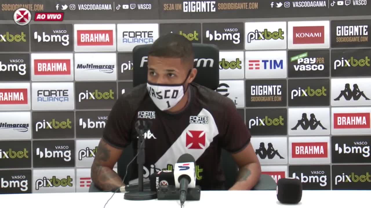 Vídeo: Vitinho se inspira em Juninho Pernambucano com a 8 do Vasco