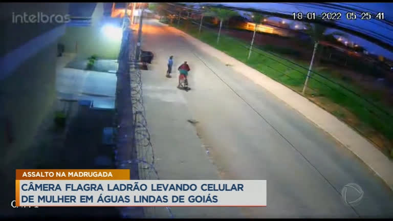 Vídeo: Câmera flagra ladrão levando celular de mulher no entorno do DF