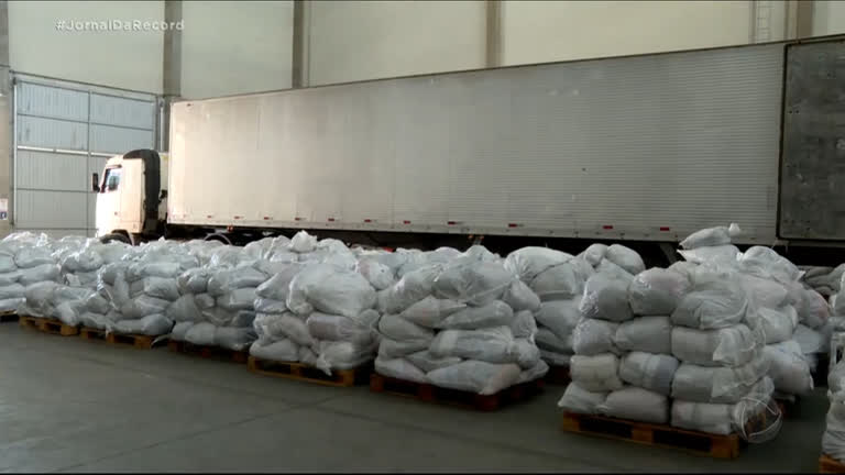 Vídeo: Apreensões de mercadorias contrabandeadas crescem 50% em 12 meses, diz Receita