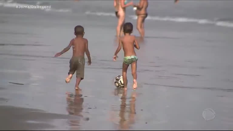 Vídeo: Corpo de Bombeiros localiza 83 crianças perdidas nas praias paulistas só em janeiro