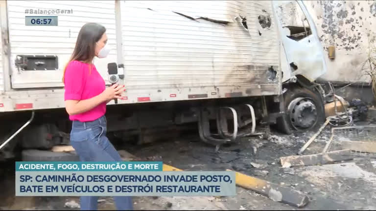Vídeo: Caminhão desgovernado destrói restaurante e mata homem atropelado