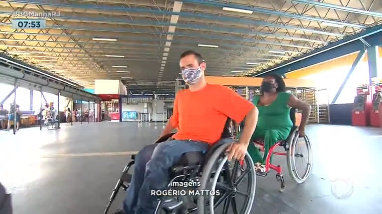 Vídeo: Cadeirantes denunciam falta de estrutura nas estações da Supervia