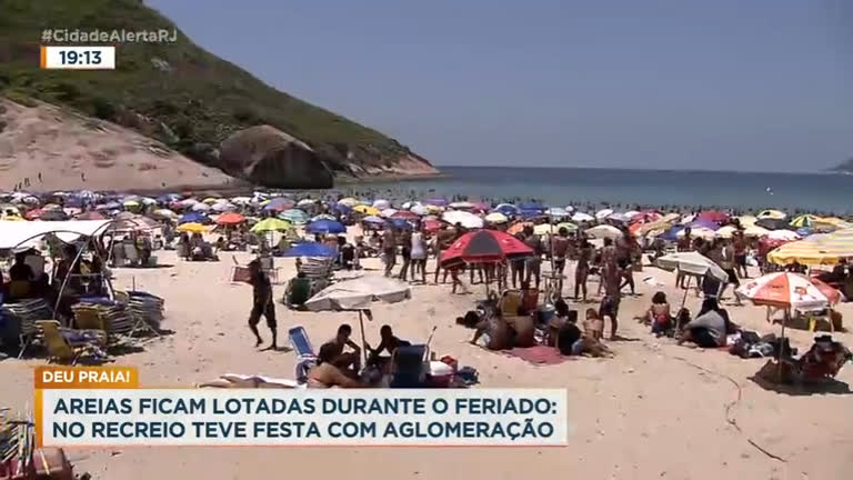 Vídeo: Rio tem praias lotadas em feriado, mesmo com aumento de casos da Covid