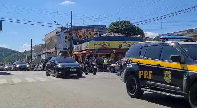 Vídeo: Bolsonaro chega a Eldorado (SP) para velório e enterro da mãe