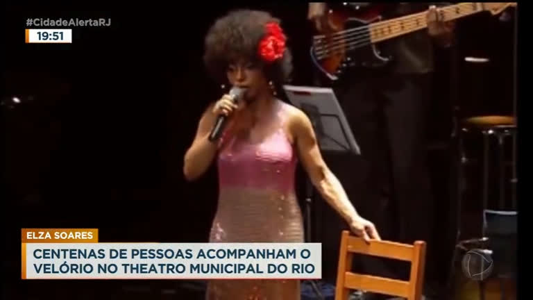 Vídeo: Corpo de Elza Soares é sepultado em cemitério na zona oeste do Rio