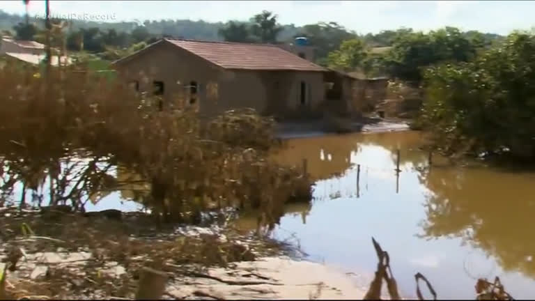 Vídeo: No interior de Minas Gerais, moradores sofrem com as sequelas das fortes chuvas que atingiram o estado