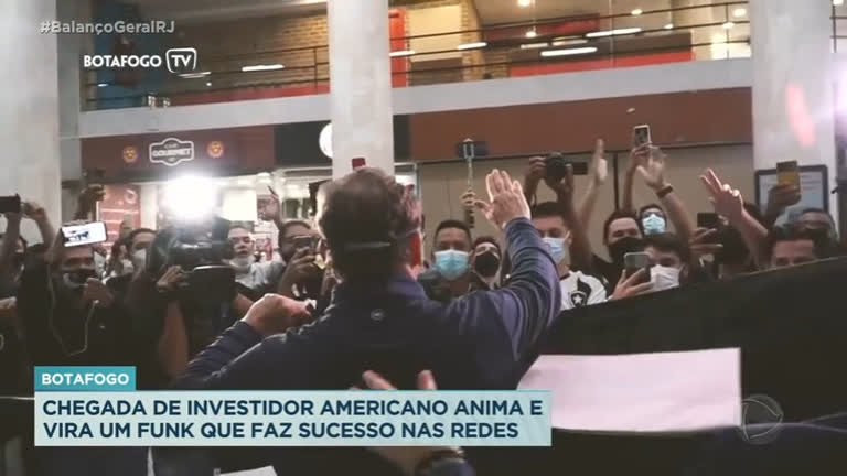 Vídeo: Torcida do Botafogo faz funk para investidor americano