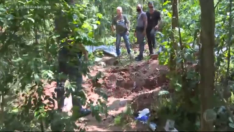 Vídeo: Polícia encontra cemitério clandestino do crime organizado na região metropolitana de SP